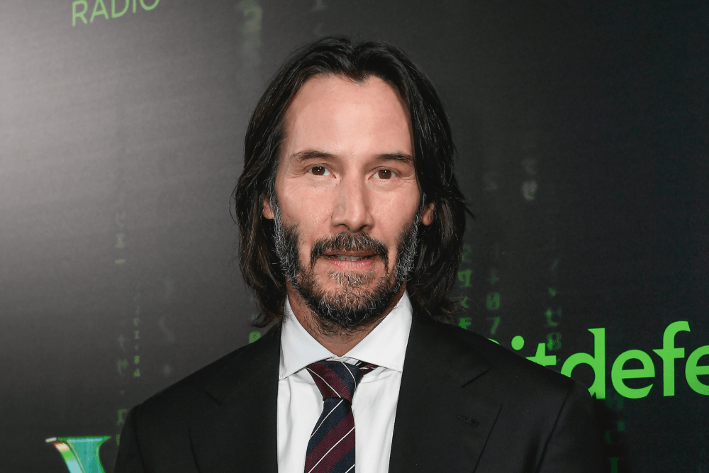 Keanu Reeves boton romanin e tij të parë , “The Book of Elsewhere” i cili del në treg në 23 korrik